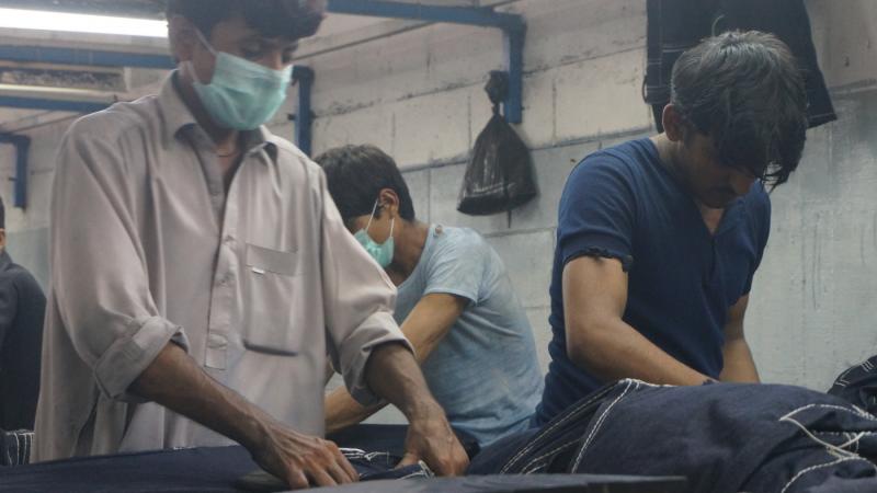 Arbeiter in einer Textilfabrik Karatschi